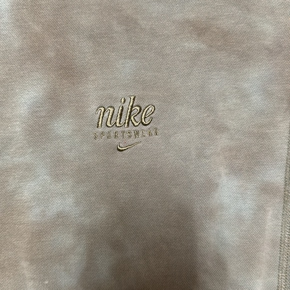 Nike Sportswear crewneck sweatshirt. Small - Picture 2 of 7